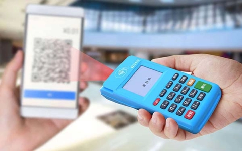 拉卡拉POS机是否用来刷自己的卡支付费用